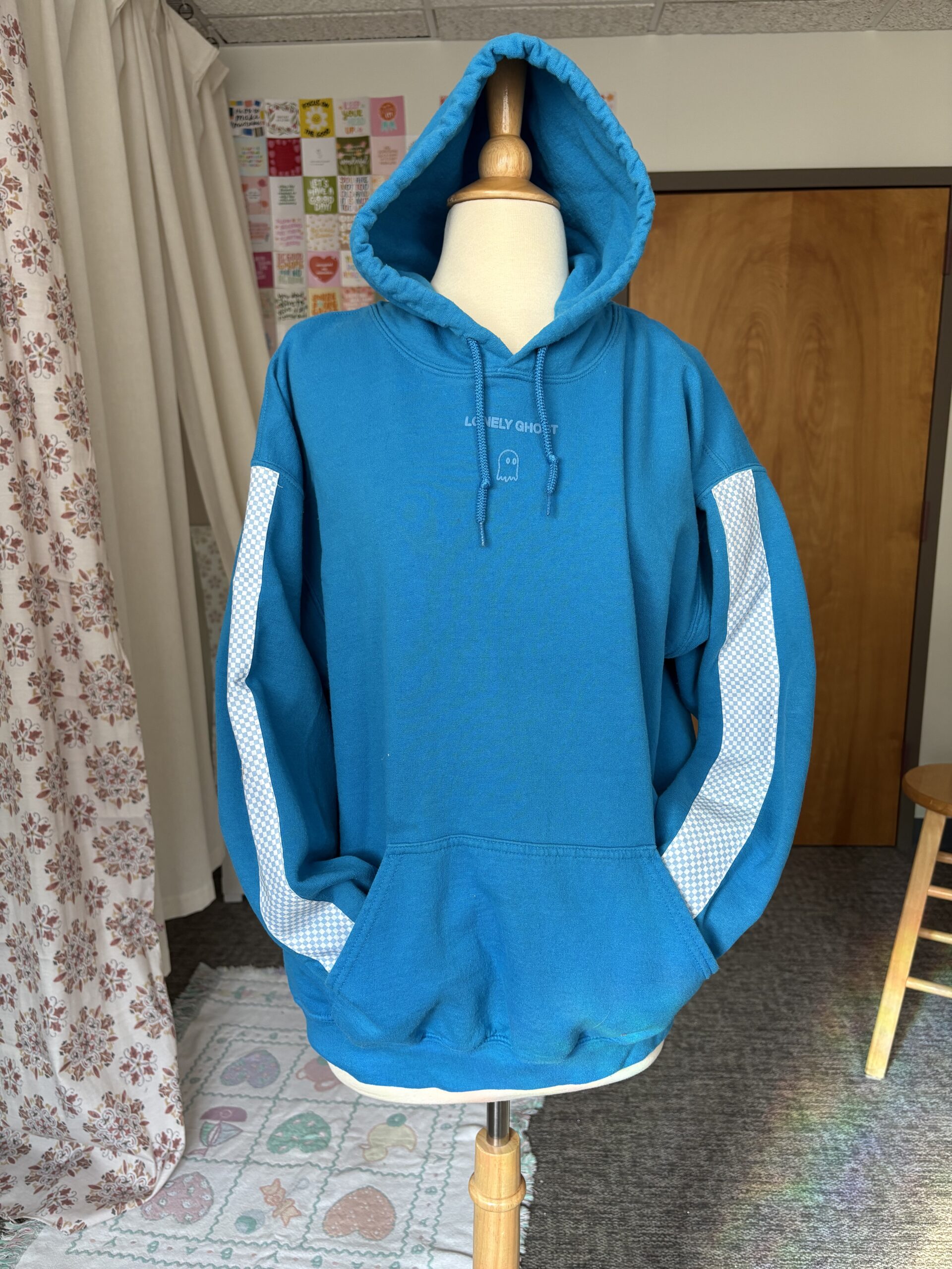 Upcycled Hoodie with Checkered Sleeve Stripes – Blue & White